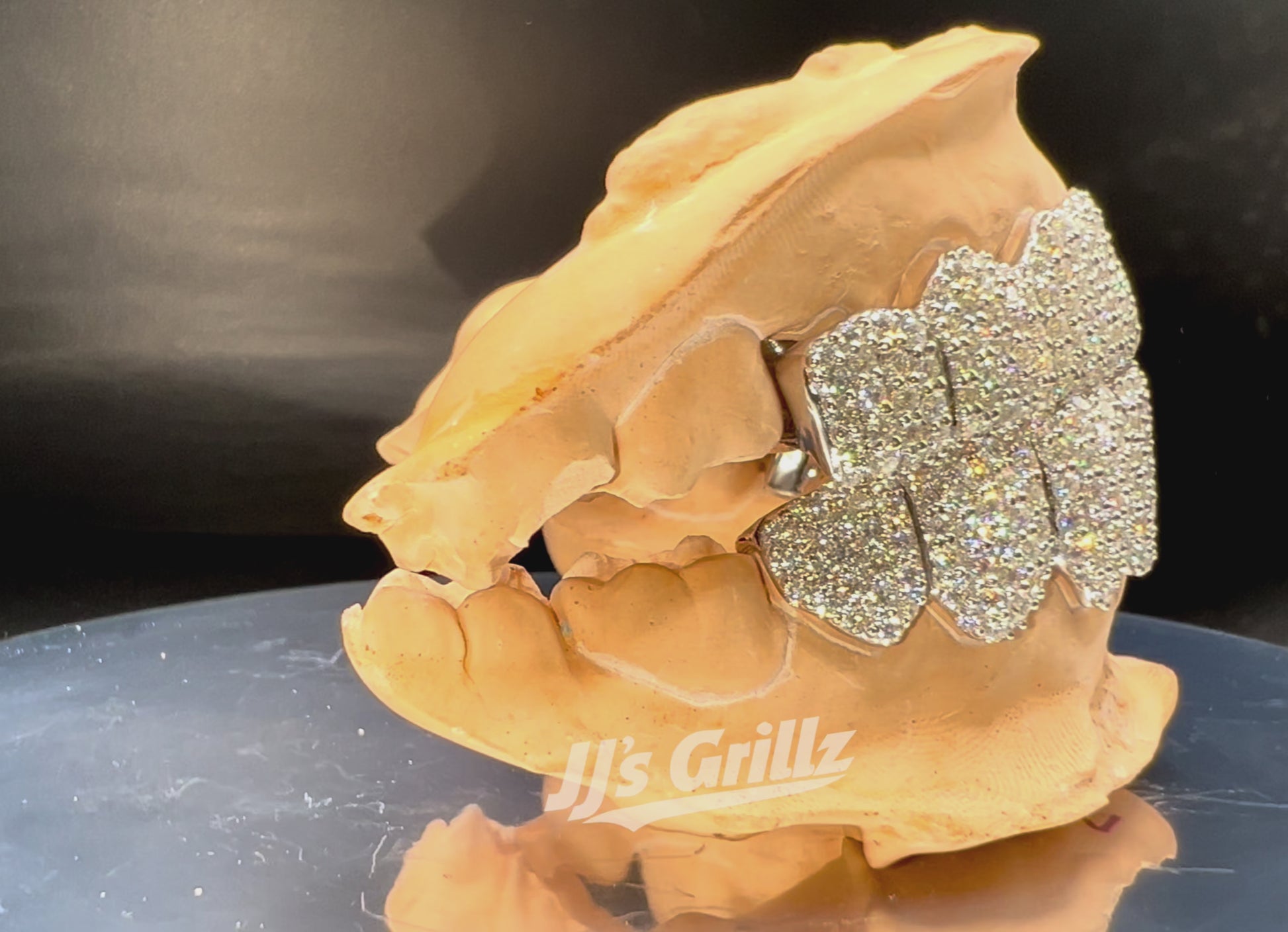 Moissanite Grillz Custom Diamond Grillz Luxury VVS Grillz Handcrafted Grillz - Worldwide Shipping