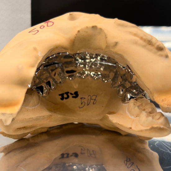 Luxury VVS Moissanite Grillz made by JJ's Grillz rotating on a 360 Display.