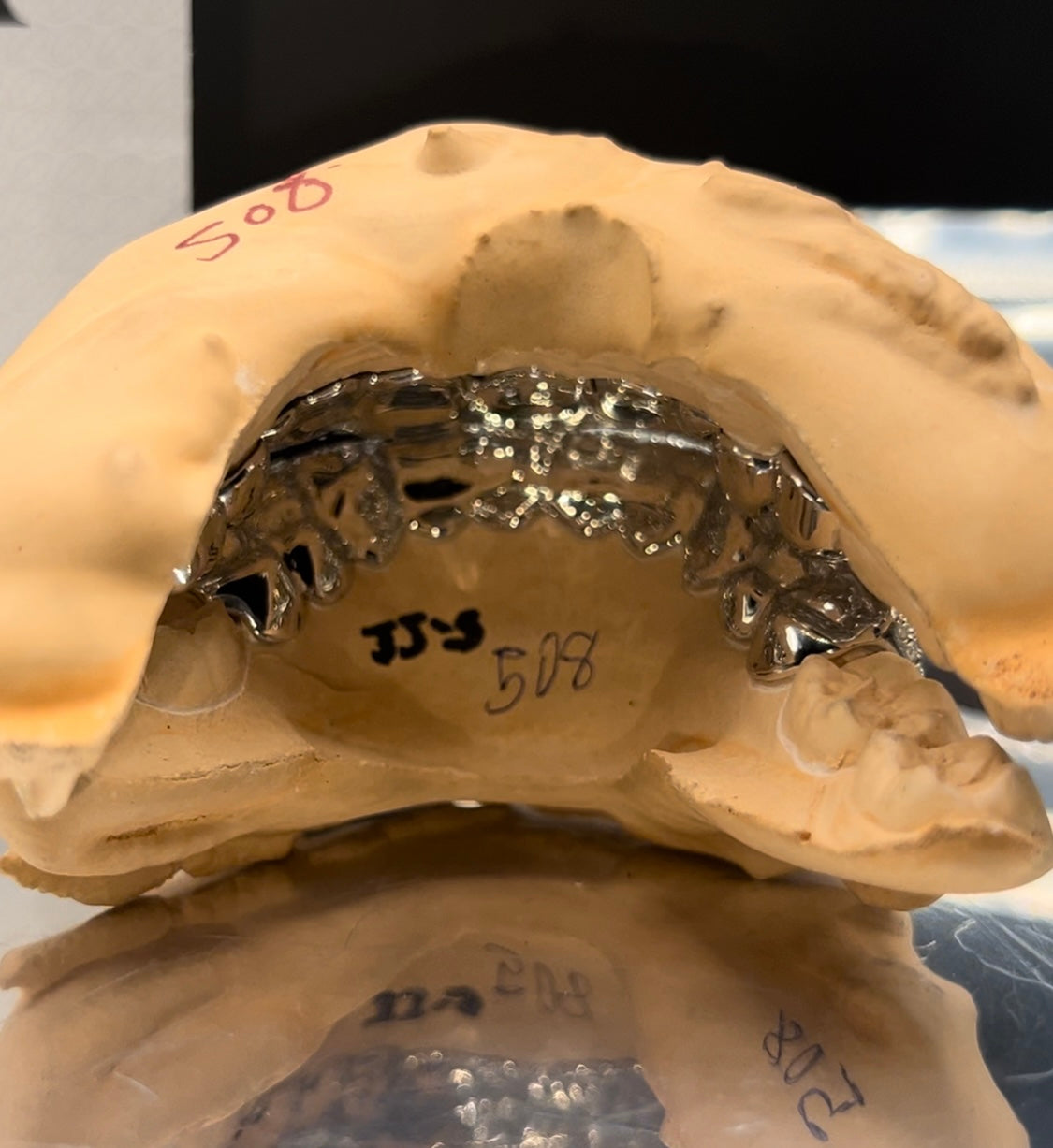 Luxury VVS Moissanite Grillz made by JJ's Grillz rotating on a 360 Display.