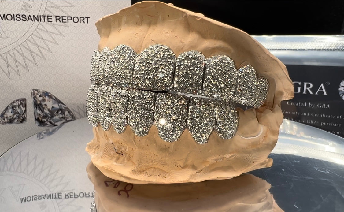 High Definition video of JJ’s Grillz on a 360 Lightbox Display. Showcasing the Grillz Careful Craftsmanship and Sparkle.